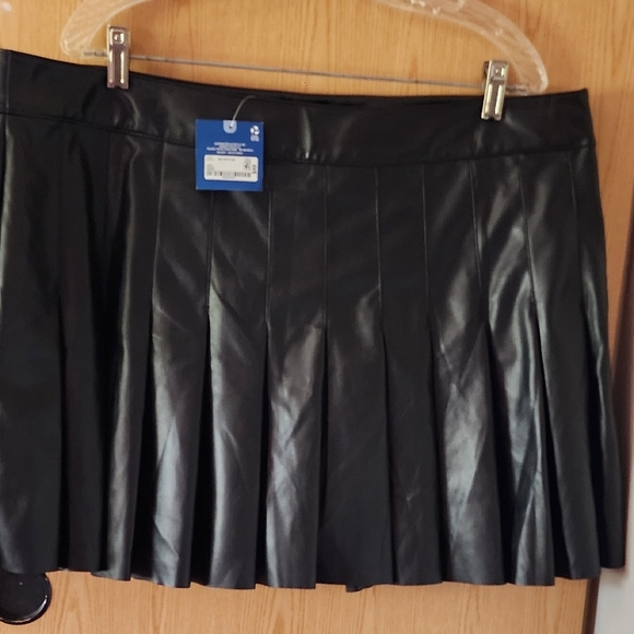 Arizona Jean Company Dresses & Skirts - Arizona Jean Company Black Skater Mini Skirt